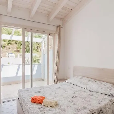 Casa Vacanze Costa Paradiso Con Giardino Privato E Clima Holiday home
